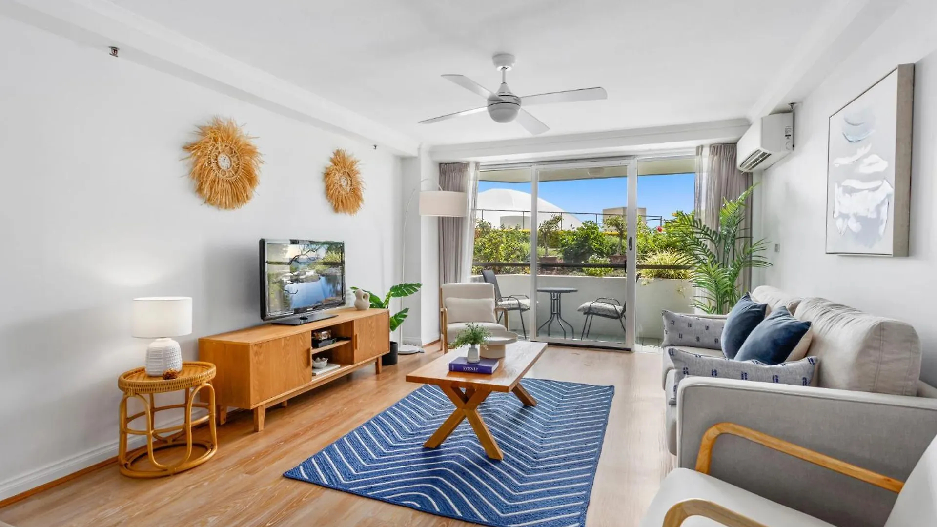 Apartment Beachfront 2-Bed With Pool, Bbq & Tennis Court Gold Coast Australia