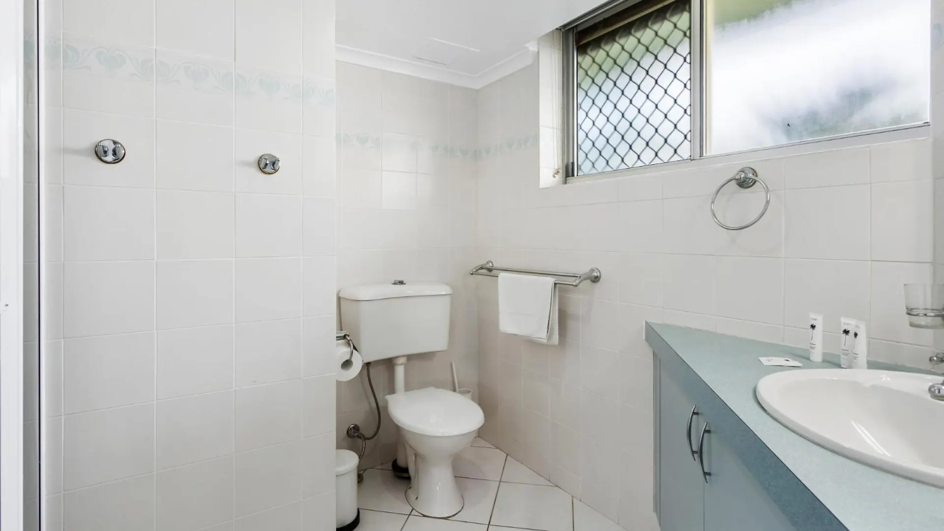 Beachfront 2-Bed With Pool, Bbq & Tennis Court Gold Coast 0*,  Australia